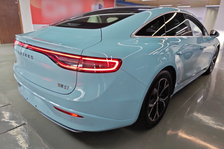 鸿蒙智行 智界S7 2025款 855km Max车身外观7