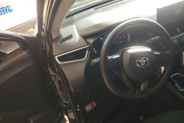 丰田 卡罗拉锐放 2023款 2.0L 先锋版中控内饰7003