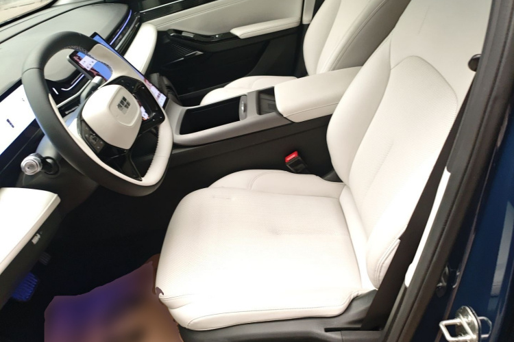 吉利银河 银河L6 2023款 125km 星舰中控内饰19