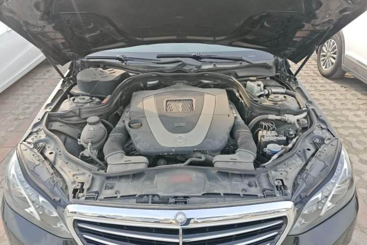奔驰E级 2014款 E 300 L机舱底盘24
