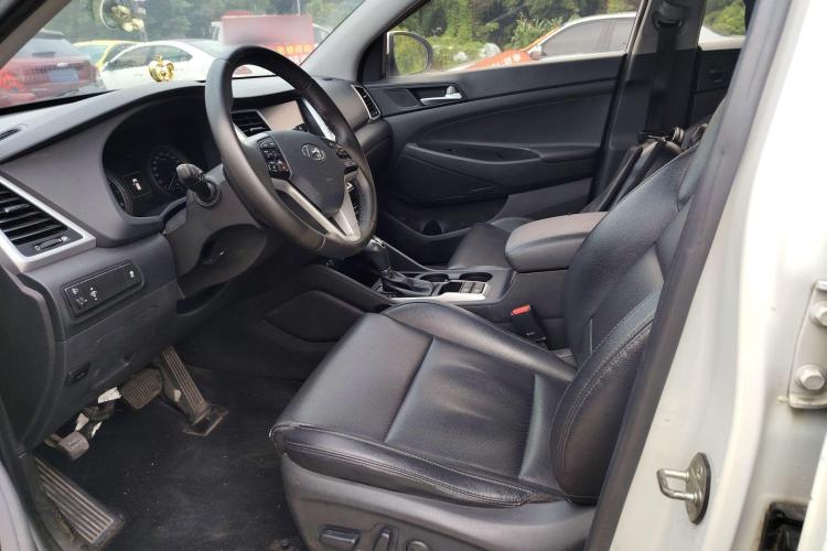 现代 途胜 2018款 1.6T 双离合两驱15周年特别版中控内饰19