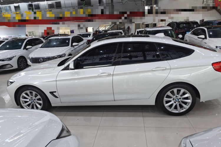 宝马3系GT 2019款 320i 时尚型车身外观4