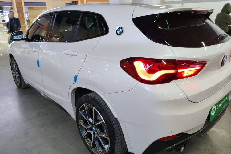 宝马X2 2023款 xDrive 25i 曜熠版车身外观4