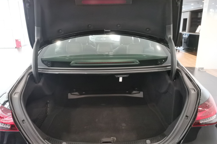 奔驰E级(进口) 2023款 改款 E 260 时尚型运动版局部细节23