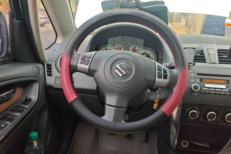 铃木 天语 SX4 2013款 1.6L 手动酷锐型中控内饰13