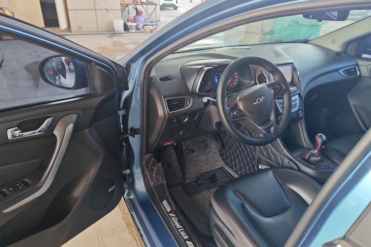 奇瑞 艾瑞泽5 2016款 1.5L 手动领锐版中控内饰20