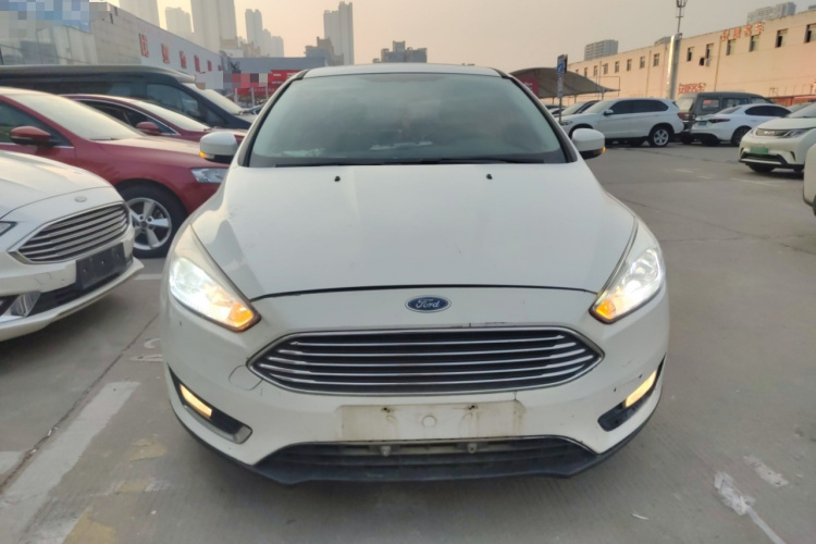 福特 福克斯 2015款 三厢 EcoBoost 180 自动精英型车身外观2