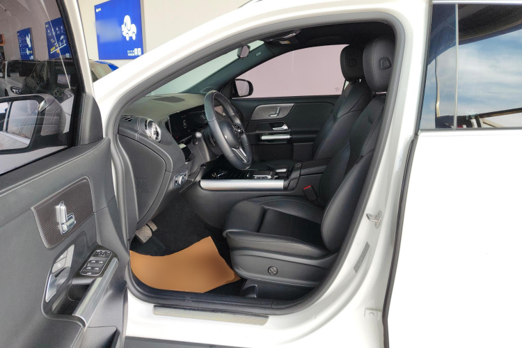 奔驰GLA 2023款 GLA 220中控内饰19