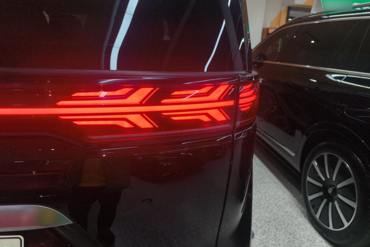 腾势D9 2024款 DM-i 980 四驱旗舰型车身外观9