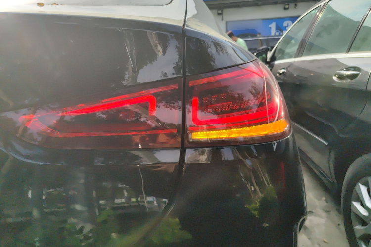 奔驰GLE新能源 2021款 GLE 350 e 4MATIC 轿跑SUV车身外观9