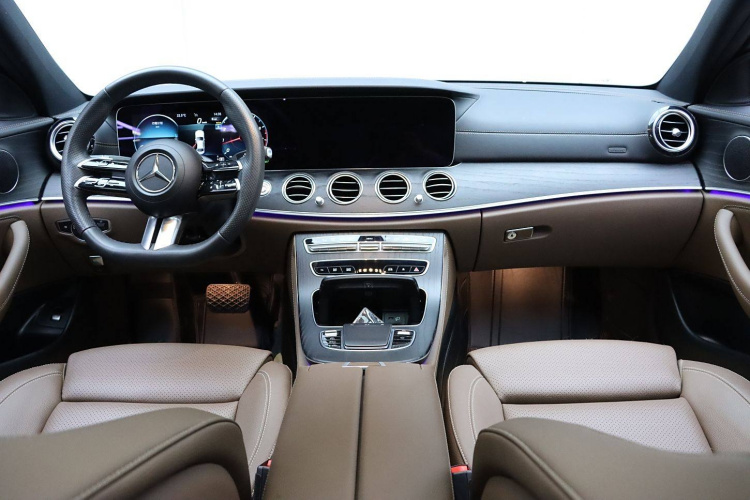 奔驰E级 2023款 E 260 L 运动型 4MATIC中控内饰7004