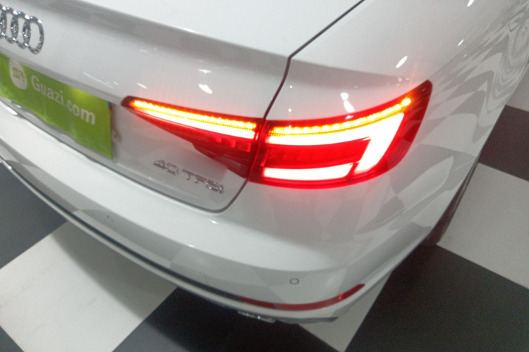 奥迪A4L 2018款 30周年年型 40 TFSI 时尚型车身外观9