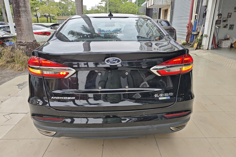 福特 蒙迪欧 2020款 EcoBoost 180 时尚型车身外观6