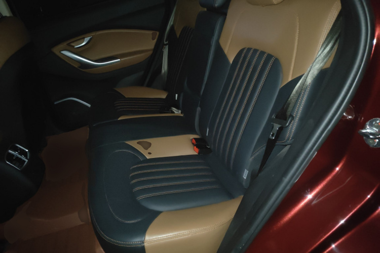 东南DX7 2015款 1.5T 自动尊贵型中控内饰21