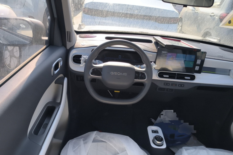 吉利银河 2025款 210km 熊猫卡丁中控内饰13