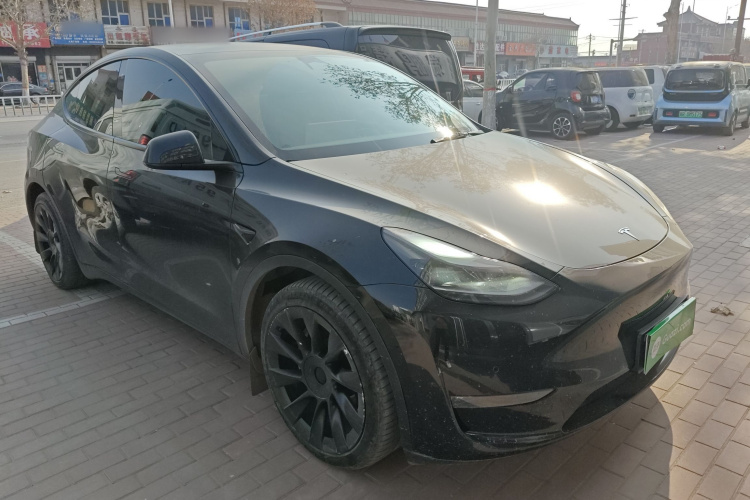 特斯拉 Model Y 2021款 标准续航后驱版车身外观3