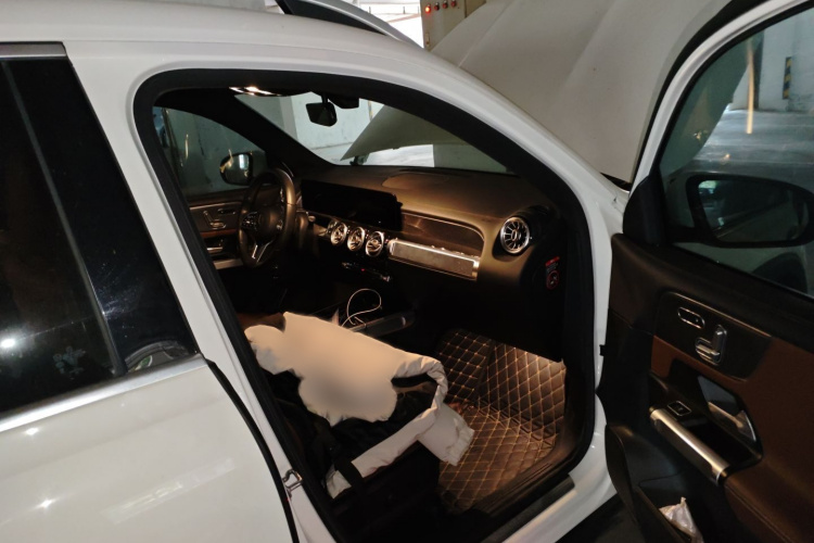 奔驰GLB 2020款 改款 GLB 200 时尚型局部细节9005