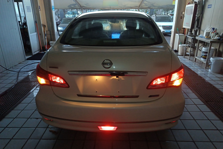 日产 轩逸 2016款 经典 1.6XE 手动领先版车身外观6