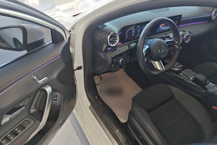 奔驰A级 2023款 A 200 L 时尚型中控内饰20