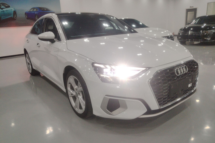 奥迪A3 2021款 A3L Limousine 35 TFSI 时尚致雅型车身外观3