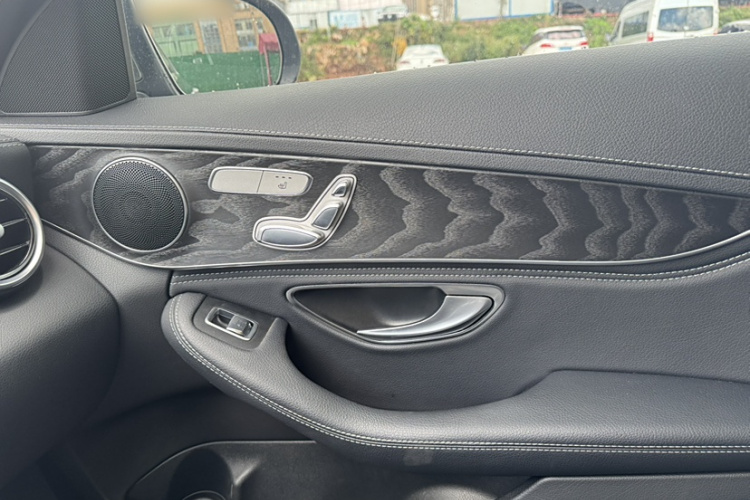 奔驰C级 2018款 C 200 L 运动版中控内饰7001