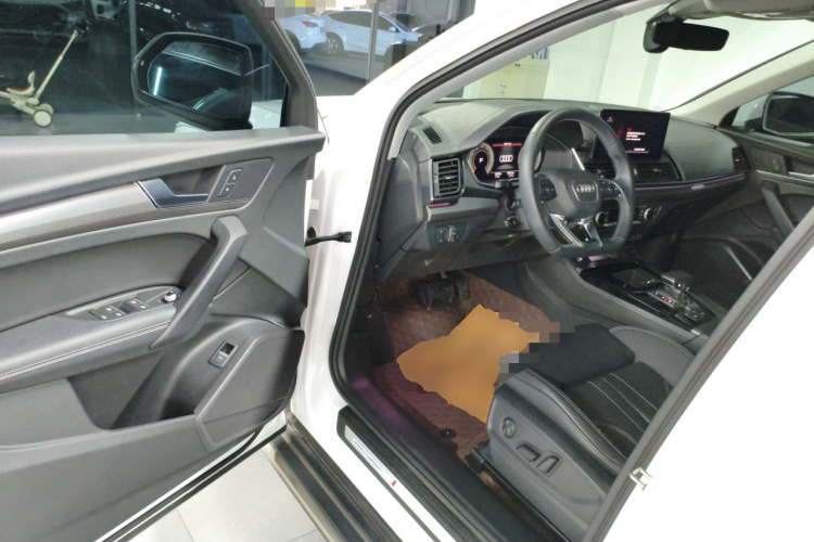 奥迪Q5L 2022款 40T 豪华动感型中控内饰20