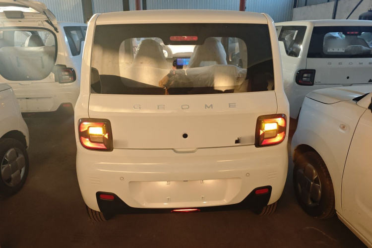 吉利银河 2024款 熊猫mini 200km 耐力熊车身外观6