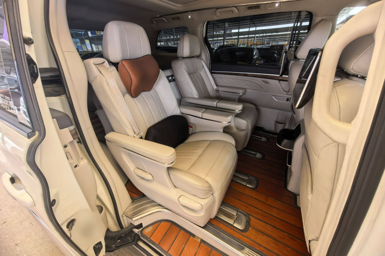 广汽传祺 传祺M8 2018款 320T 旗舰版中控内饰7003