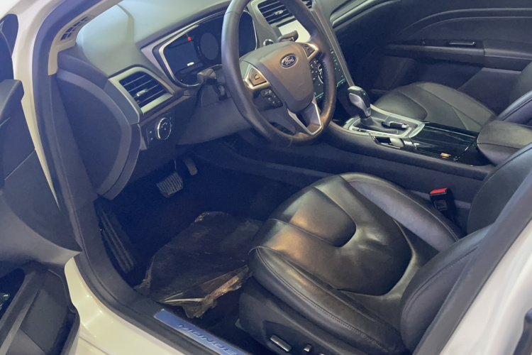 福特 蒙迪欧 2013款 2.0L GTDi240豪华运动型中控内饰7001