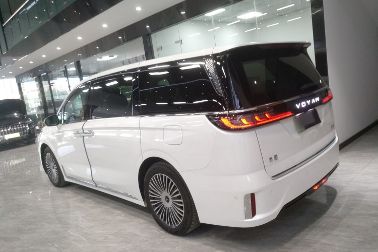 岚图汽车 岚图梦想家 2025款 PHEV 四驱尊贵鲲鹏版车身外观6003