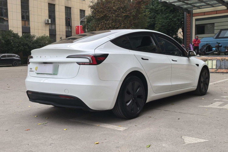 特斯拉 Model 3 2023款 后轮驱动版车身外观6008