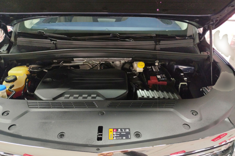 荣威iMAX8 2022款 400TGI 尊荣版机舱底盘24