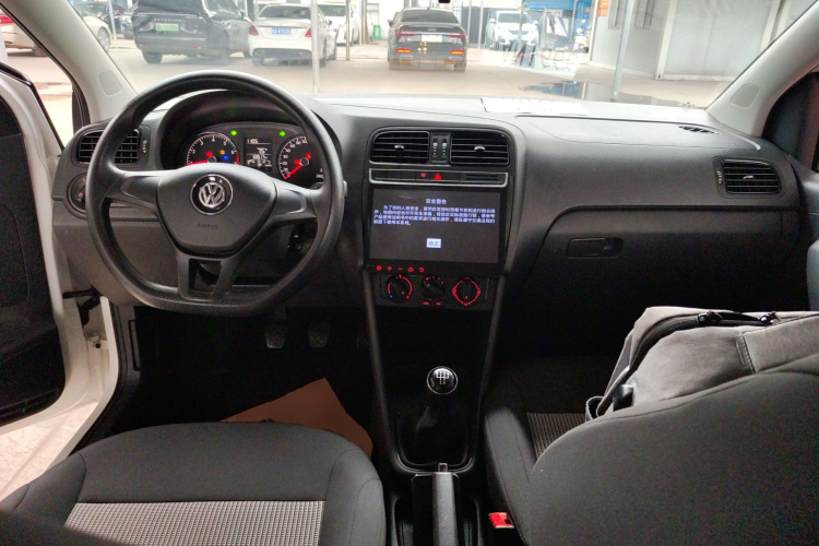 大众 Polo 2016款 1.4L 手动风尚型中控内饰12