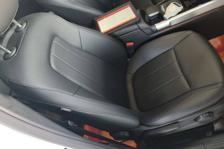 奔驰GLB 2023款 GLB 200 动感型局部细节41