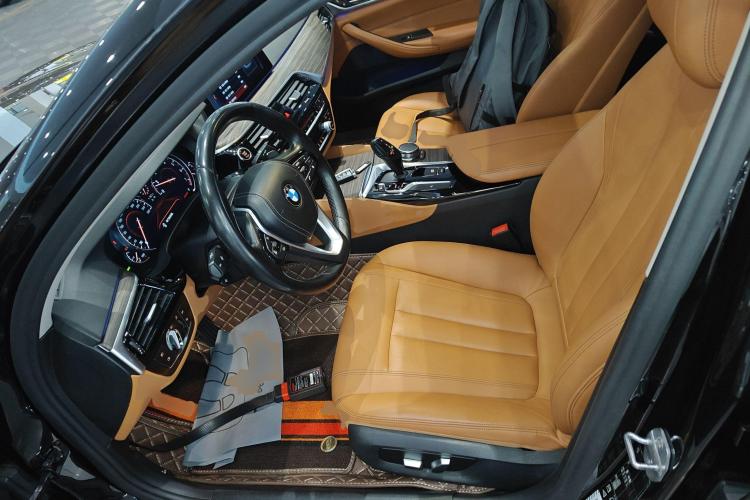 宝马5系 2018款 530Li xDrive 豪华套装中控内饰19