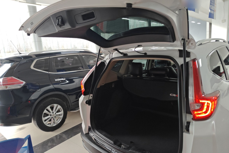 本田CR-V 2019款 耀目版 240TURBO CVT两驱舒适版 国VI机舱底盘23