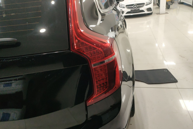 沃尔沃XC90新能源 2022款 E驱混动 T8 智尊豪华版 7座车身外观9