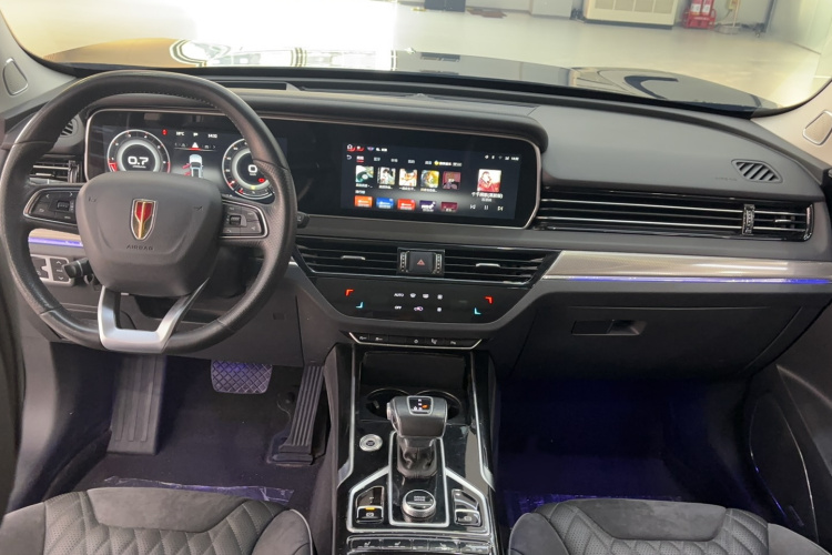 红旗HS5 2022款 改款 2.0T 智联旗享版中控内饰7012