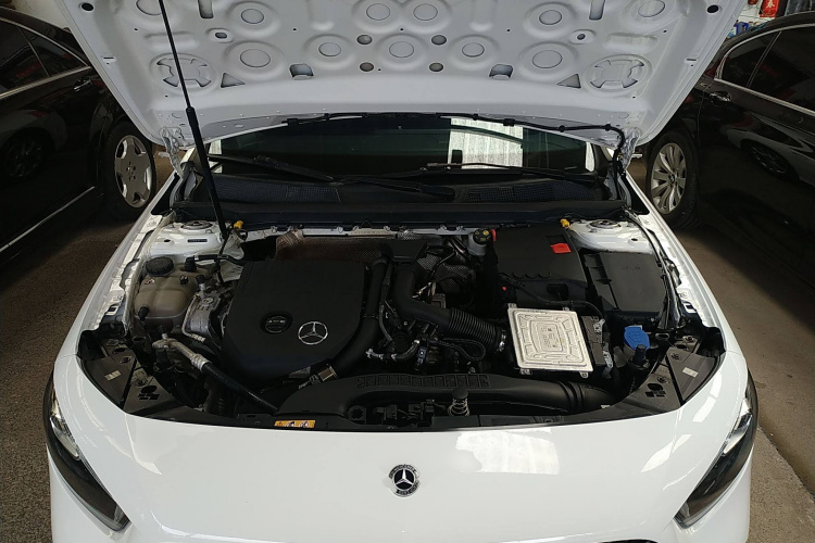 奔驰A级 2020款 改款 A 200 L 运动轿车动感型机舱底盘24