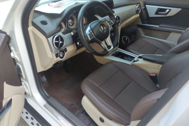 奔驰GLK级 2015款 GLK 260 4MATIC 动感型 极致版中控内饰19