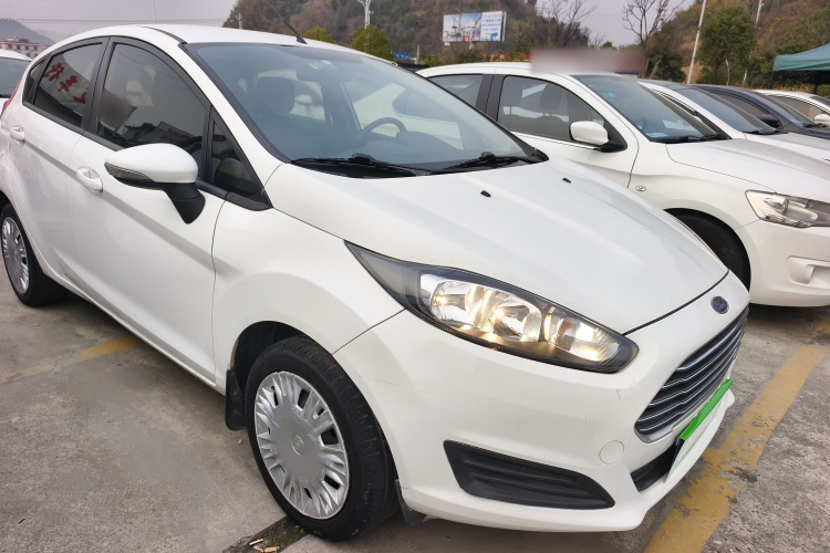 福特 嘉年华 2013款 两厢 1.5L 手动风尚型车身外观6002