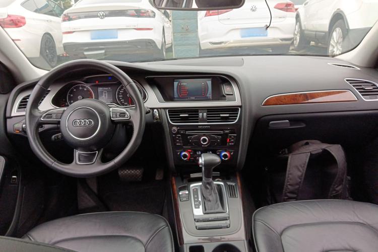 奥迪A4L 2015款 35 TFSI 自动舒适型中控内饰12