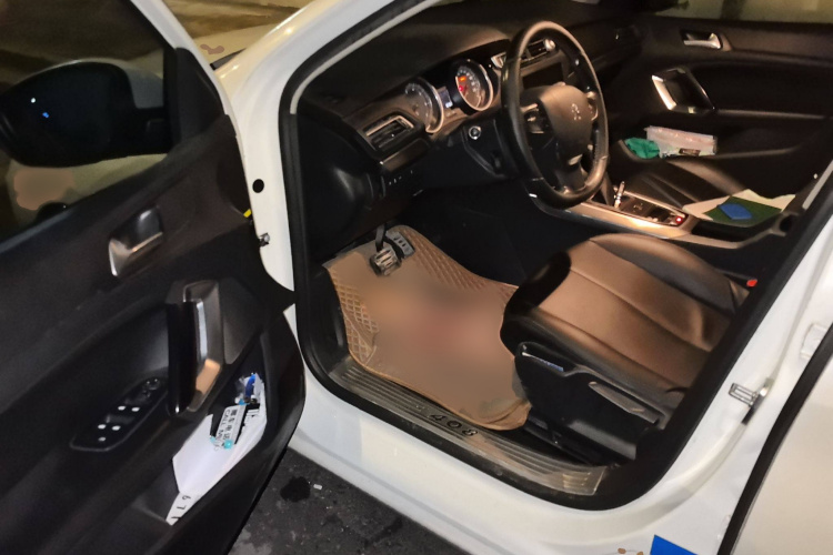 标致408 2014款 1.8L 自动豪华版中控内饰7003