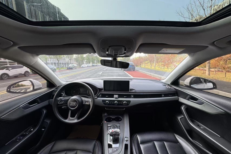 奥迪A4L 2018款 30周年年型 40 TFSI 进取型中控内饰7004