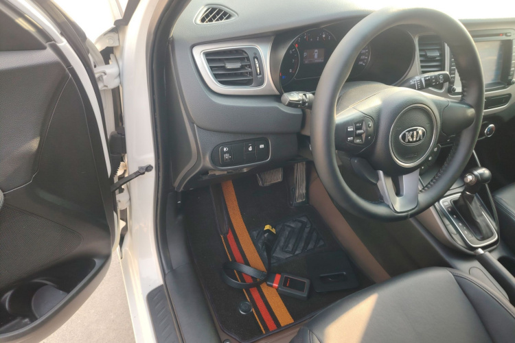 起亚 佳乐 2013款 2.0L 5座自动标准版 国IV中控内饰20