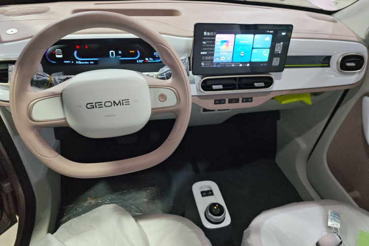 吉利银河 熊猫 2025款 210km 元气熊中控内饰12