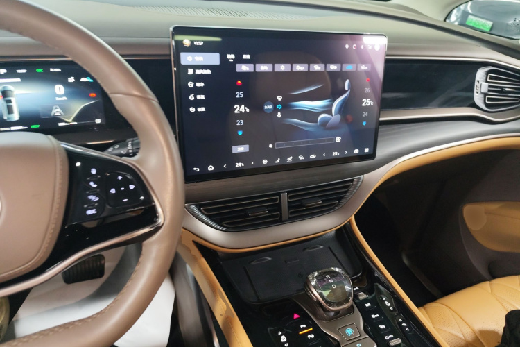 腾势D9 2022款 DM-i 970 四驱旗舰型中控内饰12