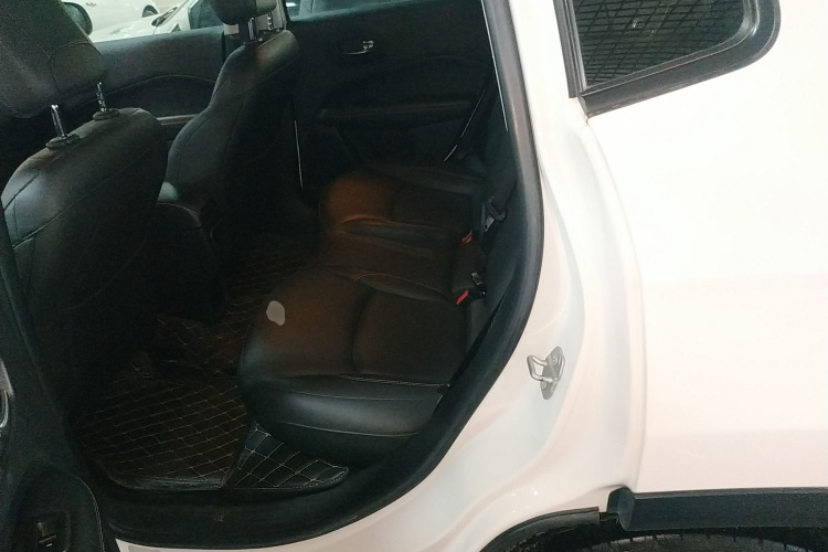 Jeep 指南者 2019款 200T 自动家享-互联大屏版中控内饰21