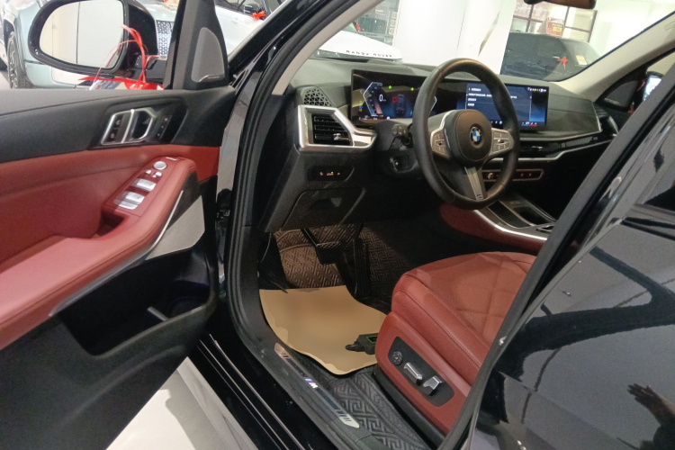 宝马X5 2023款 xDrive 30Li 尊享型M运动曜夜套装中控内饰20