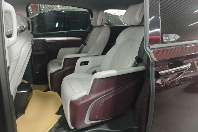 别克GL8 2022款 Avenir艾维亚 七座亲礼版中控内饰21